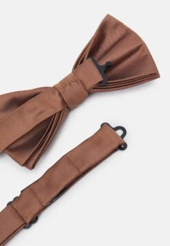 Pier One SET – Noeud Papillon En Remise Pochettes De Costume Couleur Unie Homme -Mode Vêtements Boutique 0206dcf091504226a1d5e535ccac58ea