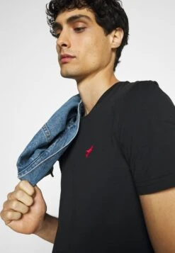 Pier One 3 PACK – T-shirt Basique Haute Qualité T-shirts Col Rond Homme 15 Pier One 3 PACK – T-shirt Basique Haute Qualité T-shirts Col Rond Homme -Mode Vêtements Boutique 02986a0b68f74bd6910dec856f41f621