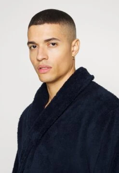 Pier One Peignoir En Promotion Sous-vêtements & Chaussettes Col Châle Homme 15 Pier One Peignoir En Promotion Sous-vêtements & Chaussettes Col Châle Homme -Mode Vêtements Boutique 053a8565eeb64f769be3f18f99cda130