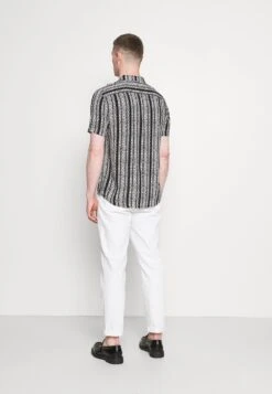 Pier One Chemise 50% Off De Vente Chemises Col Revers Homme -Mode Vêtements Boutique 06ea09d4382240ed8857e1c9674df009