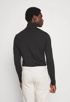 Pier One Assurance De L’Authenticité 2 PACK – T-shirt à Manches Longues T-shirts Col Roulé Homme 15 Pier One Assurance De L’Authenticité 2 PACK – T-shirt à Manches Longues T-shirts Col Roulé Homme -Mode Vêtements Boutique 07930fd67f7b4f7d91afbcc9f916dd11