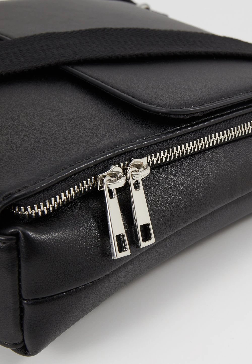 Pier One Sac Bandoulière Promos Sacs Fermoir Aimanté Homme 9 Pier One Sac Bandoulière Promos Sacs Fermoir Aimanté Homme – Image 7