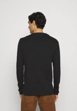 Pier One Bas Prix T-shirt à Manches Longues T-shirts Col Rond Homme -Mode Vêtements Boutique 0a3681249dd5484dba9cb636db74c71d