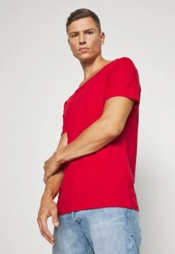 Pier One T-shirt Basique Prix Favorable T-shirts Encolure Large Ronde Homme -Mode Vêtements Boutique 107b3ac5bba74fceb5449252c508d1f0