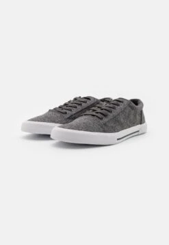 Pier One Prix Incroyables Baskets Basses Sneakers Rond Unisex -Mode Vêtements Boutique 12e76f2a95bb4b6296d14d1248e5100d