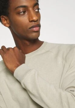 Soldes Pier One 2er Pack CREW NECK – Sweatshirt Pulls Et Gilets Col Rond Homme -Mode Vêtements Boutique 130f2ba93fe9452a87e11d7afa8ef004