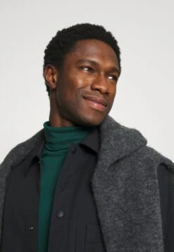 Pier One T-shirt à Manches Longues Vendre-Réclame T-shirts & Polos Col Roulé Homme -Mode Vêtements Boutique 19e5a09acbc8464fb4738e5b232ee33d