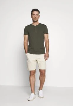 Pier One Prix Gelé T-shirt Basique T-shirts Col Tunisien Homme -Mode Vêtements Boutique 1b33e0f1a8c64674aa7f4d4cc41e67ee