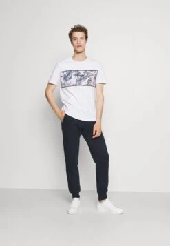 Pier One Pantalon De Survêtement Prix Bradés Pantalons Haute Homme -Mode Vêtements Boutique 1bf7e597044146a88ff47a1ccc61bc80