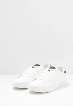 Pier One Promos Baskets Basses Baskets & Sneakers Rond Unisex 10 Pier One Promos Baskets Basses Baskets & Sneakers Rond Unisex -Mode Vêtements Boutique 1c237317a9db4866bf2f094cb9328ead