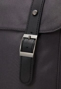 Pier One Bas Prix UNISEX – Sac à Dos Sacs Poche Pour Pc Portable 15 Pouces -Mode Vêtements Boutique 1c36ad0960534b74b2e583bac98b65f8