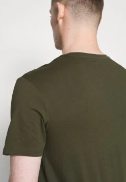 Pier One 2 PACK – T-shirt Imprimé Prix Réduit T-shirts Col Rond Homme -Mode Vêtements Boutique 1f3163549a724d8088f4eb7a08f57722