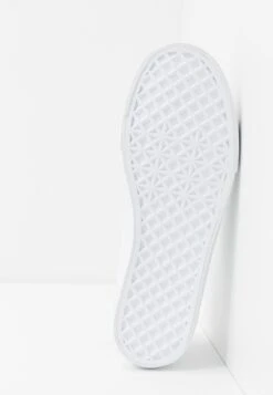 Pier One Prix Ourlé UNISEX – Baskets Basses Baskets & Sneakers Rond -Mode Vêtements Boutique 20eb0f643e354421a6c72e17630e2e36