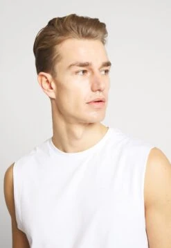 Pier One 3 PACK – T-shirt Basique Bonne Qualité T-shirts & Polos Col Rond Homme -Mode Vêtements Boutique 21dde7acbf5b42698638ca153e5020d5