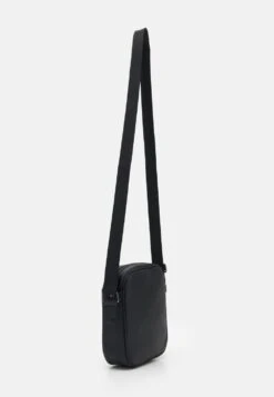 Pier One UNISEX – Sac Bandoulière Prix Distinctifs Sacs Fermeture éclair 7 Pier One UNISEX – Sac Bandoulière Prix Distinctifs Sacs Fermeture éclair -Mode Vêtements Boutique 2271c3f24aa947c9b8c07c9b56281a02