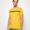 Pier One T-shirt Imprimé Prix Ourlé T-shirts & Polos Col Rond Homme -Mode Vêtements Boutique 25a1eabf7b3646bc92ee31d9c29d6272