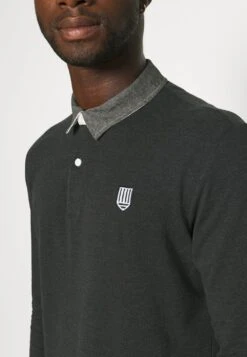 Pier One Bon Rapport Coût-Efficacité COLLAR RUGBY – Polo T-shirts Col Polo Homme -Mode Vêtements Boutique 263ae91989b94e3894a690c900d8e17d