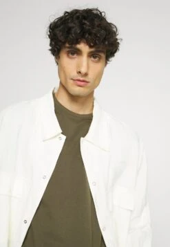 Pier One 2 PACK – T-shirt Basique Prix Ourlé T-shirts Col Rond Homme 14 Pier One 2 PACK – T-shirt Basique Prix Ourlé T-shirts Col Rond Homme -Mode Vêtements Boutique 281dee8ff53f4de9ad2acf982ec79164