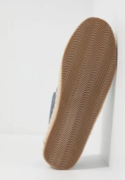 Pier One 50% Off De Vente UNISEX – Espadrilles Chaussures Basses Rond -Mode Vêtements Boutique 2cae18c64fec4d4fb91bef2a1cf6da8e