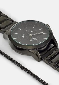 Promos Pier One SET – Montre Montres Et Bijoux Couleur Unie Homme -Mode Vêtements Boutique 2ea23fcfe5f14aa4b6f30efe77ae2e02