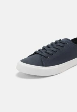 Pier One UNISEX – Baskets Basses Produit De Première Qualité Baskets & Sneakers Rond 14 Pier One UNISEX – Baskets Basses Produit De Première Qualité Baskets & Sneakers Rond -Mode Vêtements Boutique 31f298ca0f7a4caeba300b1a89828805