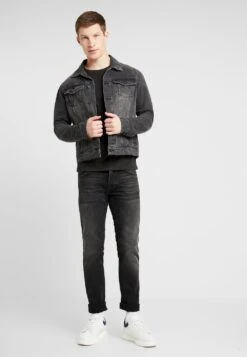 Pier One Vendre T-shirt à Manches Longues T-shirts Col Rond Homme -Mode Vêtements Boutique 3224143e8b824aaeb15537c456bbb542