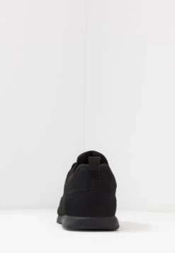 En Remise Pier One UNISEX – Baskets Basses Baskets & Sneakers Rond -Mode Vêtements Boutique 32cd74c6a9f2435392756e14ba09138c