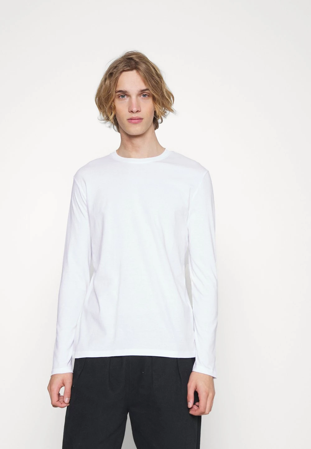 Pier One Prix Gelé 5 PACK – T-shirt à Manches Longues T-shirts & Polos Col Rond Homme 6 Pier One Prix Gelé 5 PACK – T-shirt à Manches Longues T-shirts & Polos Col Rond Homme – Image 4