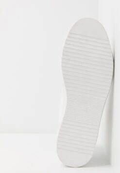 Pier One UNISEX – Baskets Montantes Meilleur Prix Garanti Sneakers Rond -Mode Vêtements Boutique 35f3cfcd2ba44f49b2e9d4cc3cd4cfc6