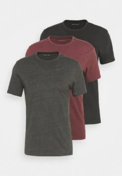 Prix Gelé Pier One 3 PACK – T-shirt Basique T-shirts Col Rond Homme -Mode Vêtements Boutique 3a3d359b577841e6a576172d8b53126f 3