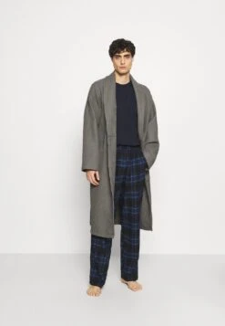 Pier One Discount En Ligne Peignoir Sous-vêtements & Chaussettes Col Châle Homme -Mode Vêtements Boutique 3ae76b2bc4d84d8ebeba837373e99bc9