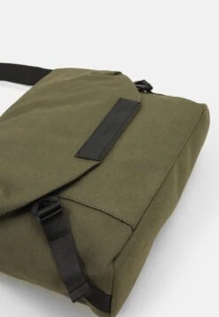 Pier One Prix Incroyables Sac Bandoulière Sacs Compartiment Pour Téléphone Portable Homme -Mode Vêtements Boutique 3c1824b932c94a56a72a64ab013674e7