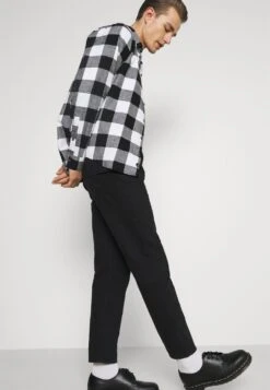 Pier One T-shirt Imprimé Assurance De L’Authenticité T-shirts Col Rond Homme -Mode Vêtements Boutique 3c2bbb5926d9489e8da238c56a6fccad