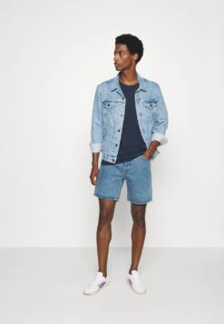 Pier One Vendre T-shirt Imprimé T-shirts Col Rond Homme -Mode Vêtements Boutique 3d9daf367eea40da9c8356e294e461ec