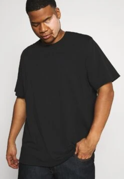 Pier One Prix Favorable 3 PACK – T-shirt Basique T-shirts Col Rond Homme 18 Pier One Prix Favorable 3 PACK – T-shirt Basique T-shirts Col Rond Homme -Mode Vêtements Boutique 41d93f19de694ff9b4858c097550bfa5