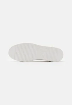 Prix Gelé Pier One UNISEX – Baskets Montantes Sneakers Rond -Mode Vêtements Boutique 42e1ac3fa3b34888937a24d1abd2555a