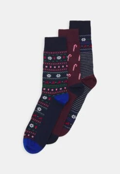 Pier One Prix Préférentiel XMAS GIFT BOX 3 PACK – Chaussettes Sous-vêtements & Chaussettes à Pois Homme -Mode Vêtements Boutique 43ef96180f1f4cde8bf712b75f0eca23 5