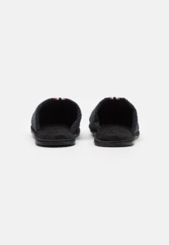 Pier One Chaussons Prix Bradés Rond Homme -Mode Vêtements Boutique 4b61778ad7d84e23a8f076d416497275