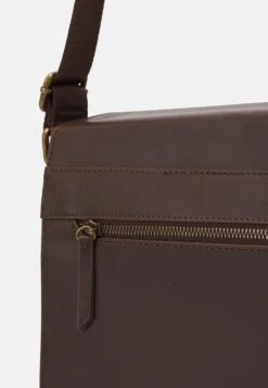 Pier One Assurance De L’Authenticité Sac Bandoulière Sacs Compartiment Pour Pc Portable Homme -Mode Vêtements Boutique 4fa0fce4309f45ce9180dea93ac2f0d5