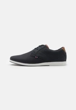Réduction Pier One Chaussures à Lacets Derbies, Richelieus & Chaussures Bateau Rond Homme