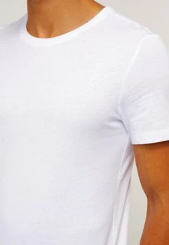 Bas Prix Pier One 2 PACK – T-shirt Basique T-shirts Col Rond Homme -Mode Vêtements Boutique 5263f78b1e87481ea0e824d35031cd9e