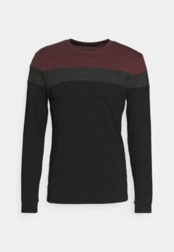 Pier One Prix Gelé T-shirt à Manches Longues T-shirts & Polos Col Rond Homme -Mode Vêtements Boutique 55638a1ead054b259ba7f4353fbb4664 2