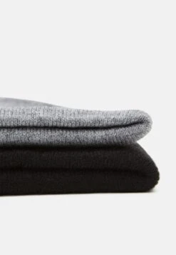 Pier One 2 PACK UNISEX – Bonnet Prix Gelé Casquettes, Bonnets Et Chapeaux Couleur Unie -Mode Vêtements Boutique 55a5598cc548418184d9aad0f4362f9a