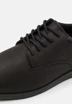 Pier One 50% Off De Vente Chaussures à Lacets Derbies, Richelieus & Chaussures Bateau Rond Homme 15 Pier One 50% Off De Vente Chaussures à Lacets Derbies, Richelieus & Chaussures Bateau Rond Homme -Mode Vêtements Boutique 5a4b0ba80a22403b8aa97840c88b0821