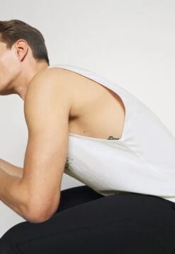 Pier One Soldes En Ligne Débardeur T-shirts Col Rond Homme -Mode Vêtements Boutique 5c164bd21bdc4c95a7c3a8d81bc4d0eb