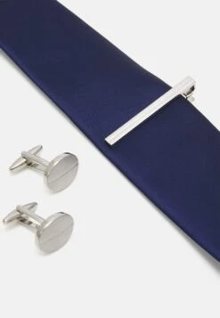 Pier One SET – Cravate Prix Avantageux Cravates Et Nœuds Papillon Couleur Unie Homme -Mode Vêtements Boutique 6091903160ae4c4bb24e23b21040a92b