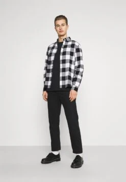 Pier One T-shirt Imprimé Assurance De L’Authenticité T-shirts Col Rond Homme -Mode Vêtements Boutique 61cdd634993b4cf48c9f6f9b1ecdbaf6