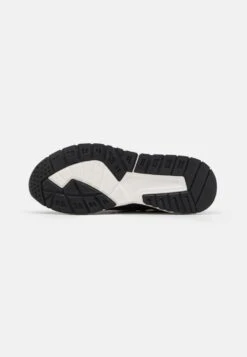 Prix Favorable Pier One UNISEX – Baskets Basses Baskets & Sneakers Rond 14 Prix Favorable Pier One UNISEX – Baskets Basses Baskets & Sneakers Rond -Mode Vêtements Boutique 631ed858c07d492fab7852eeec4dc5a9