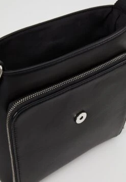 Pier One Sac Bandoulière Promos Sacs Fermoir Aimanté Homme 13 Pier One Sac Bandoulière Promos Sacs Fermoir Aimanté Homme -Mode Vêtements Boutique 64e3258d4b2e4b3b9dd81fdee0642ad6