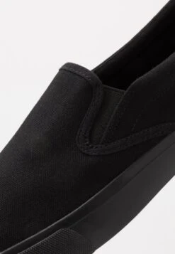 Pier One UNISEX – Mocassins Prix Sacrifiés Baskets & Sneakers Rond -Mode Vêtements Boutique 65a31567862c408ab0cc493d78c4b22d